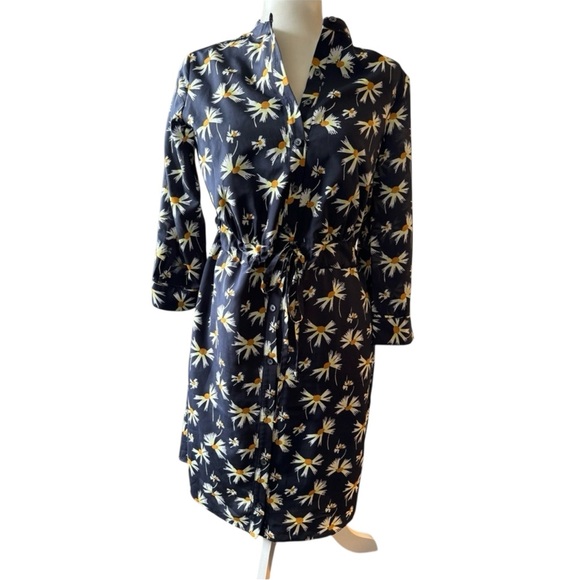 Banana Republic Dresses & Skirts - Banana Republic Dress Dark Blue with yellow flowers, tie waist size small